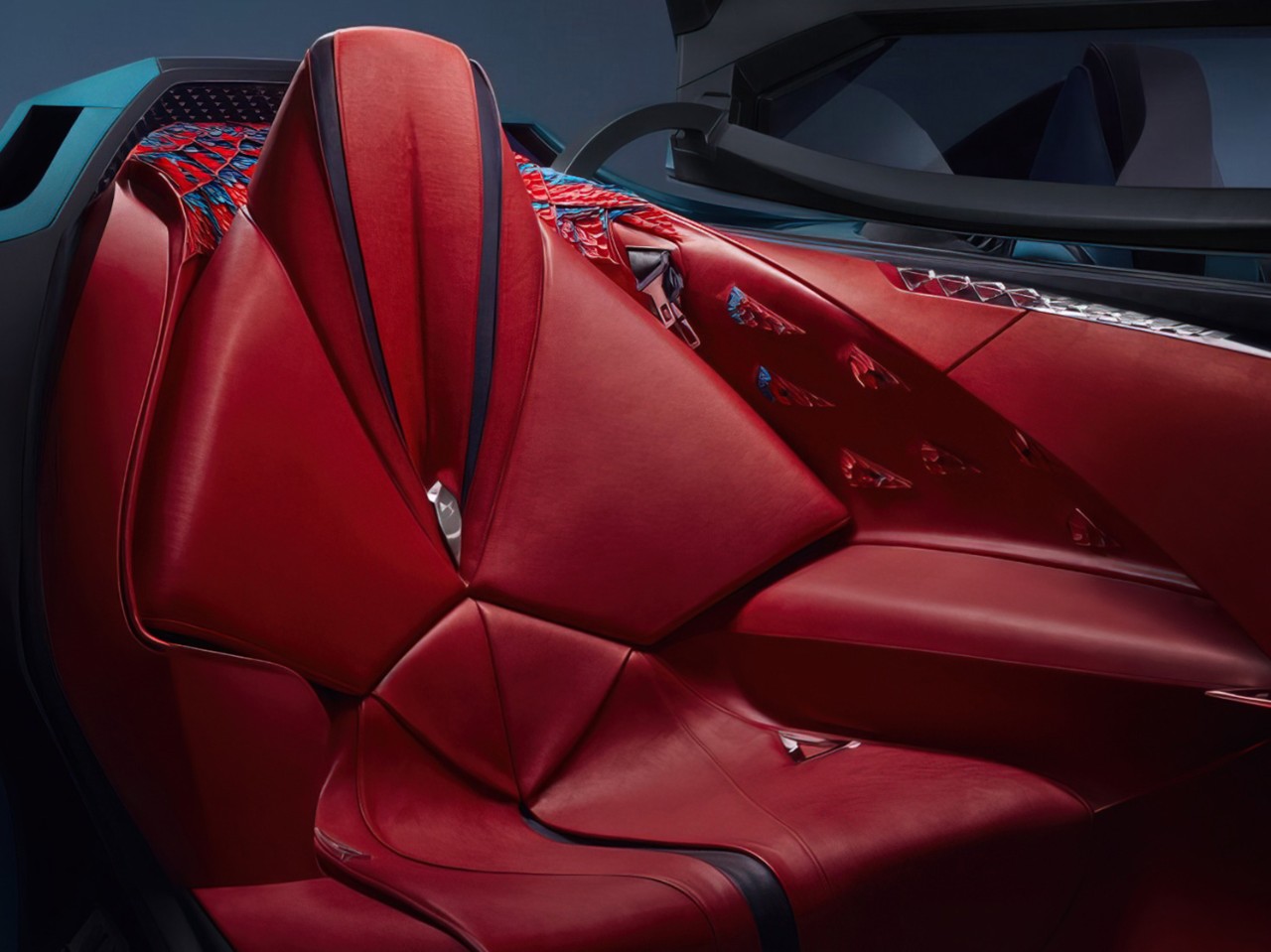 Asiento del conductor del DS X E-TENSE con una arquitectura piramidal